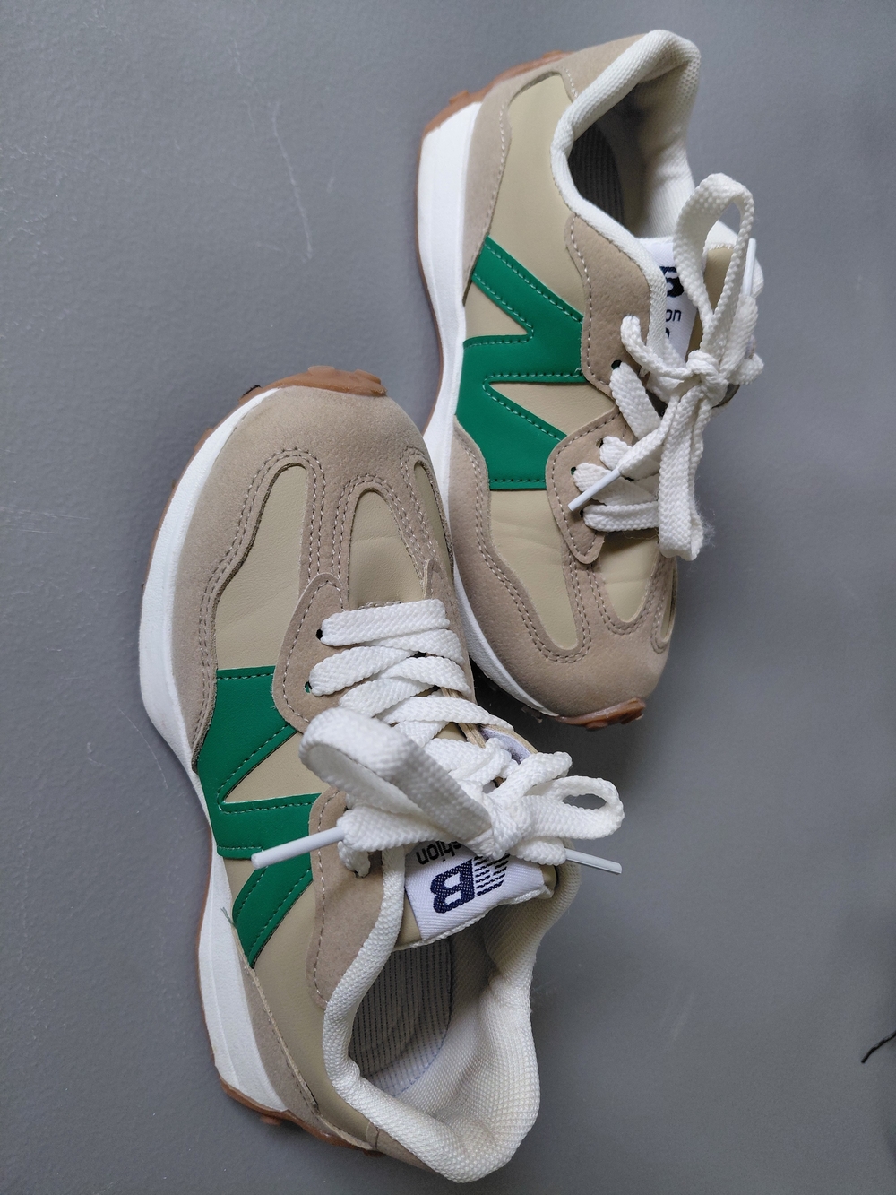Retro-Style Beige Sneakers with Green Accent 'N' Logo